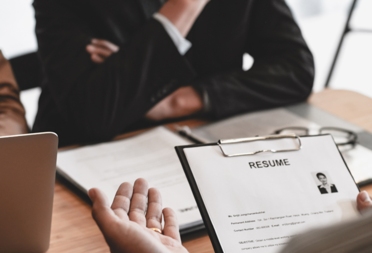 How to Answer “Walk Me Through Your Resume” – Comprehensive Guide with Sample Answers